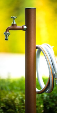 Alu Wasserzapfsäule "Single" BRAUN inkl.Schlauchhalter u.Bodenbef.-Sockel 