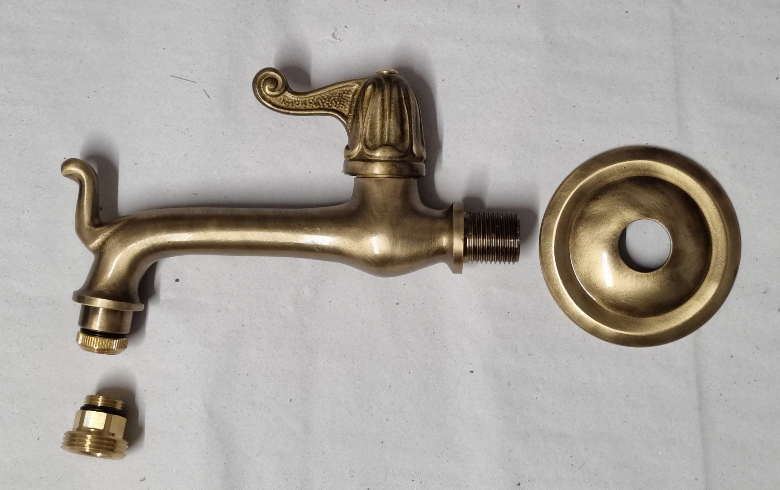 *Wasserhahn m.Eimerhaken u.Hebelgriff 1/2"AG, inkl. Rosette, Ms bronziert *Achtung Pflegehinweise beachten!