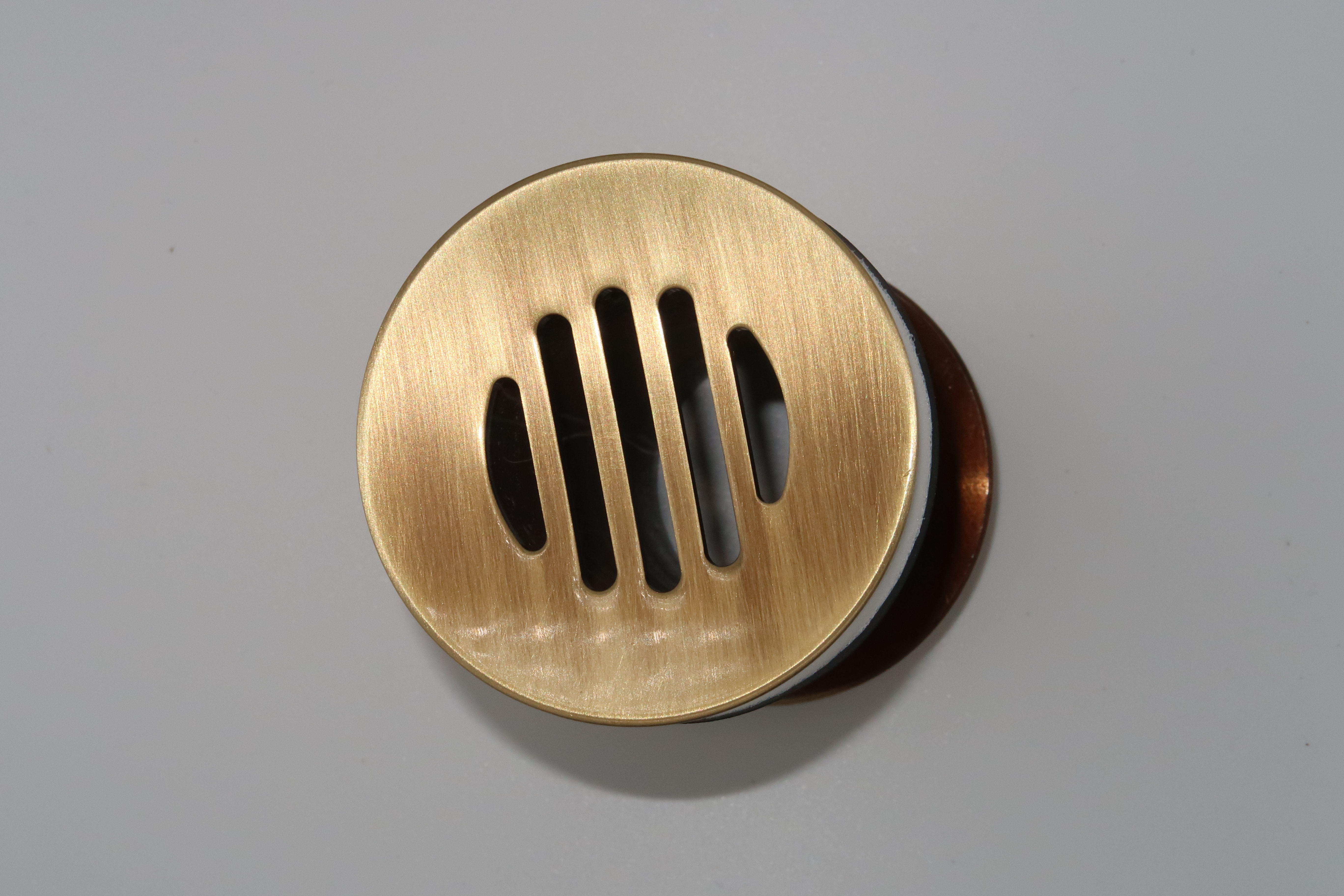 *Schaftventil m.Siebschlitz oh.ÜL, Messing bronziert 5/4", 10-85mm, inkl.Flanschmutter *Achtung Pflegehinweise beachten!