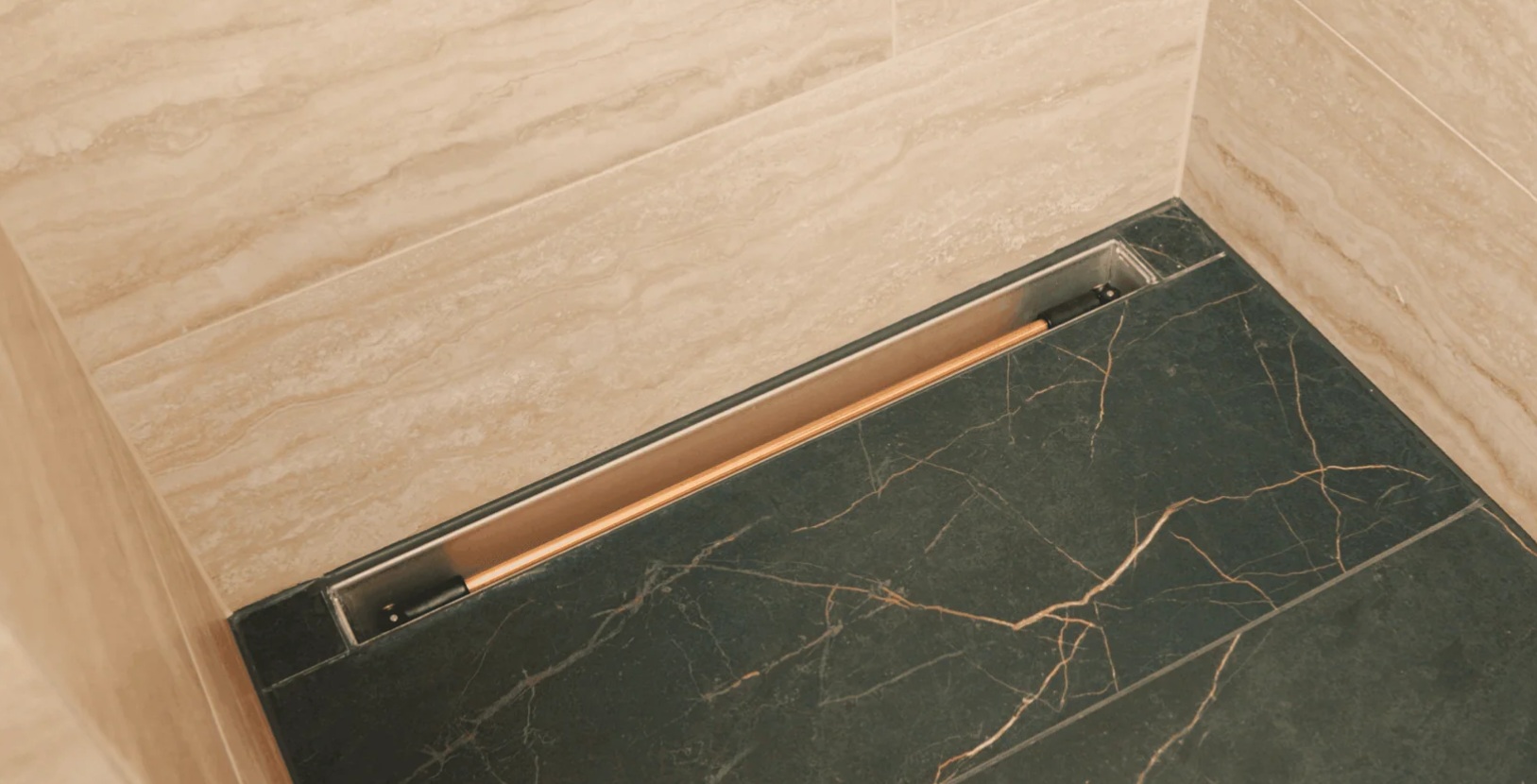 Unocconi Joulia Inline 3-Rohr Duschrinne m.Wärmetauscher, m.Abdeckung geschliffen raumseitige Montage 