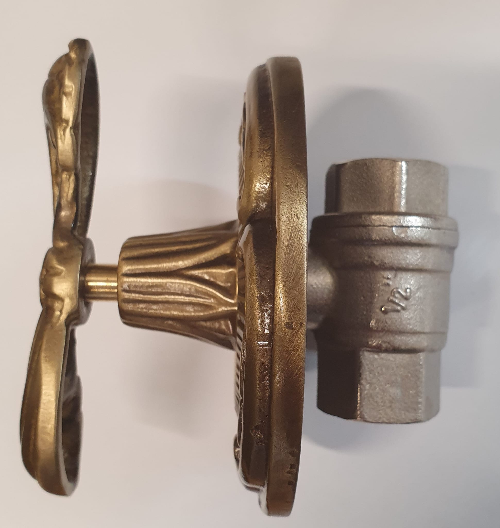 *UP-Brunnenabsperrventil m.Zierrosette D=10cm, Ziergriff 1/2"IGx1/2"IG, Tiefe:4cm, Ms bronziert *Achtung Pflegehinweise beachten!